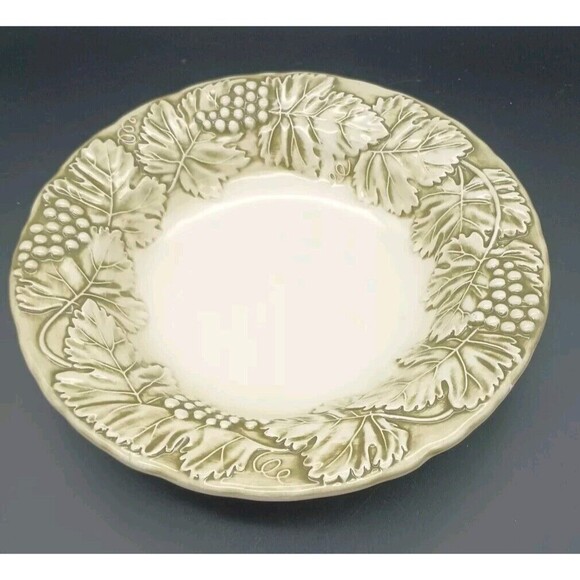 Williams Sonoma Napa Sage Green Soup/Salad Bowl Raised Grape Leaf Design 10.25" - Picture 1 of 4